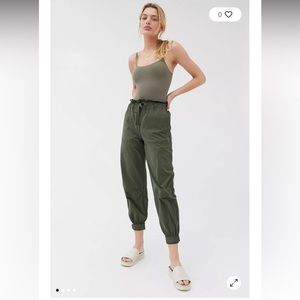 Urban Outfitters Evon High-Waisted Paperbag Jogger Pant Green Size Medium